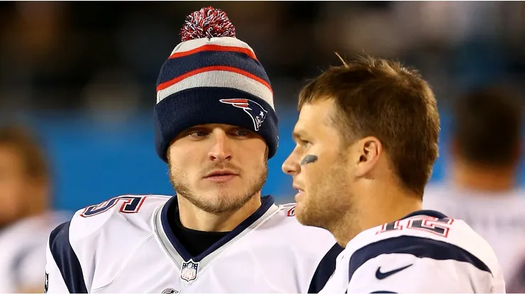 Ryan Mallett y Tom Brady.