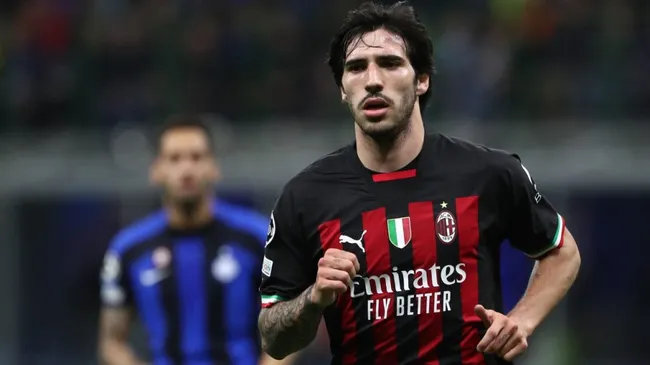 Sandro Tonali quería quedarse “toda la vida” en Milan (Getty Images).