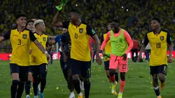 GUAYAQUIL, ECUADOR - MARCH 29: Players of Ecuador celebrate being qualified to the world cup after the FIFA World Cup Qatar 2022 qualification match between Ecuador and Argentina at Estadio Monumental on March 29, 2022 in Guayaquil, Ecuador. (Photo by Dolores Ochoa - Pool/Getty Images)