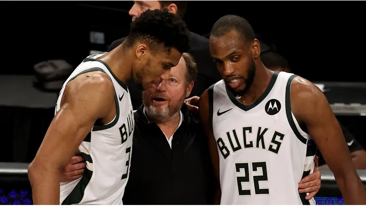 Giannis Antetokounmpo y Khris Middleton.