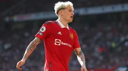Alejandro Garnacho modificó la foto con la camiseta del Manchester United que tenía en su perfil de Instagram por una con la camiseta argentina. Getty Images)