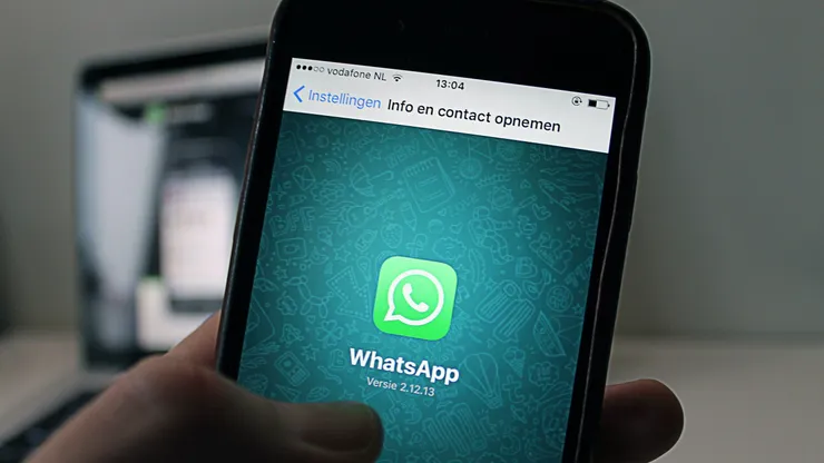 Descubre cómo saber con quién chatea tu pareja en WhatsApp: Un truco sencillo y efectivo