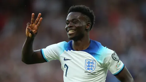 Saka anotó un triplete en la goleada de Inglaterra a Macedonia