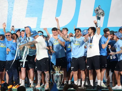 Campeón de la Champions: Bayern Múnich cerca de una figura de Manchester City