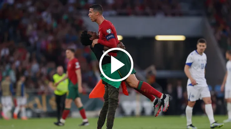 Espontáneo levantó a upa a Cristiano Ronaldo