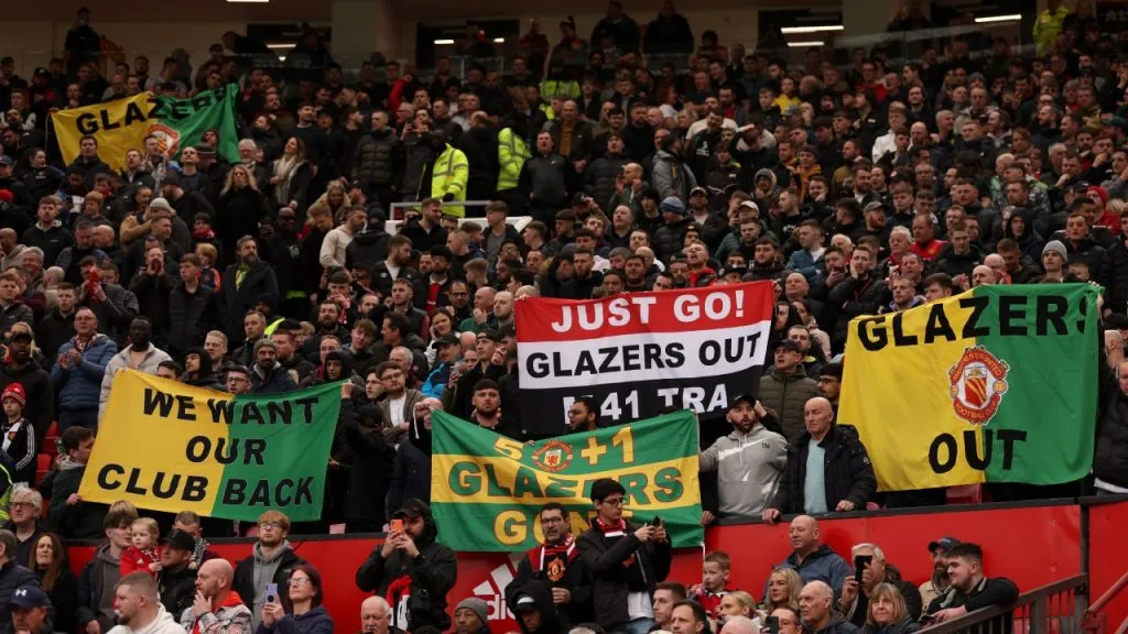 Desde hace varios años que los hinchas de Manchester United piden la salida de los Glazer (Getty).