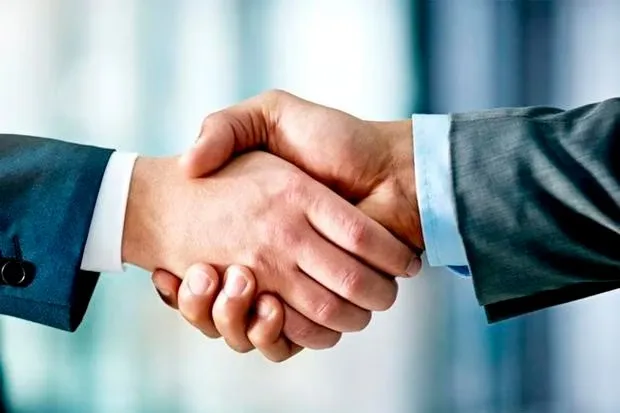 ¿Cómo realizas el apretón de manos?