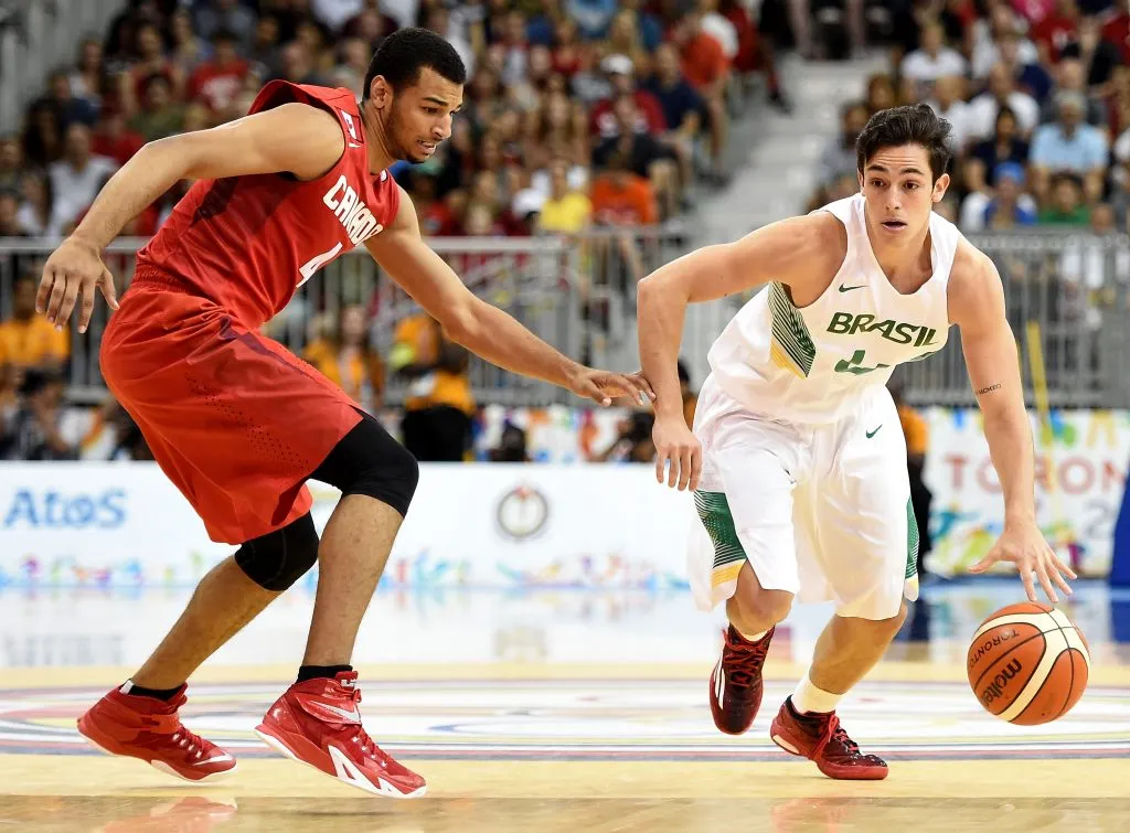 Jamal Murray intenta detener al brasileño Ricardo Fischer en los Panamericanos de 2015 (Getty)