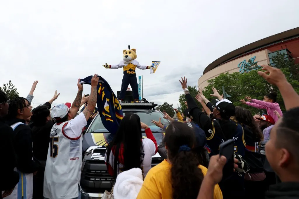 Rocky campeón: la mascota de los Denver Nuggets (Getty