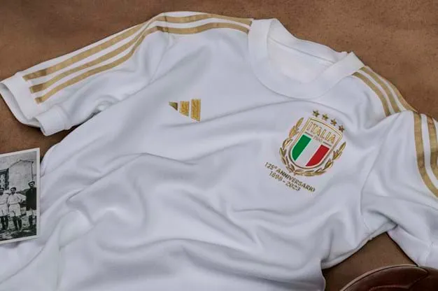 Nueva camiseta de Italia (Página Oficial FIGC)