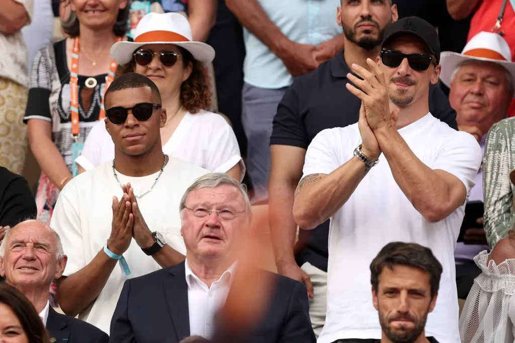 Los dos delanteros estuvieron juntos en la platea y aplaudieron al campeón récord del tenis. (Foto: Getty)