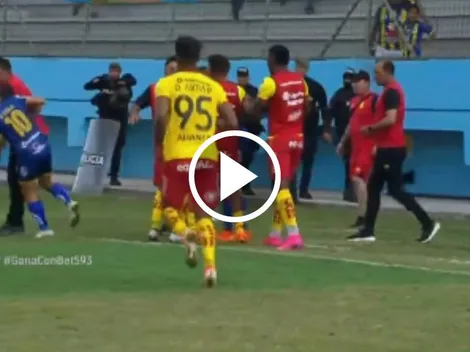 César Farías a las trompadas con jugadores de Delfín