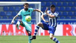 VITORIA-GASTEIZ, SPAIN - MAY 08: Roger of Levante UD battles for possession with Rodrigo Battaglia of Deportivo Alaves during the La Liga Santander match between Deportivo Alavés and Levante UD at Estadio de Mendizorroza on May 08, 2021 in Vitoria-Gasteiz, Spain. Sporting stadiums around Spain remain under strict restrictions due to the Coronavirus Pandemic as Government social distancing laws prohibit fans inside venues resulting in games being played behind closed doors. (Photo by Juan Manuel Serrano Arce/Getty Images)