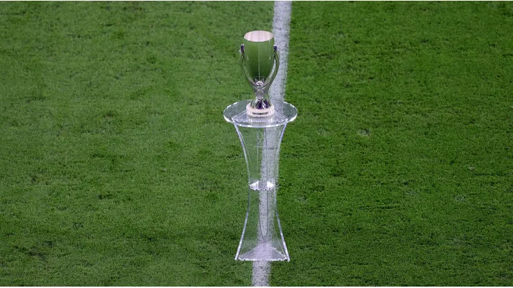 La Supercopa de Europa tiene a sus contendientes al trofeo.