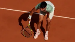 Carlos Alcaraz sufrió una lesión en pleno partido con Novak Djokovic.