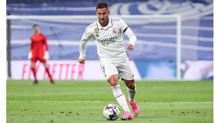 Medios españoles aseguran que el belga seguirá en Madrid, pero lejos del fútbol.