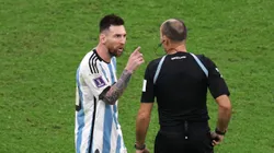 Desgarrador: se retiró el árbitro que enfureció a Messi y Dibu Martínez