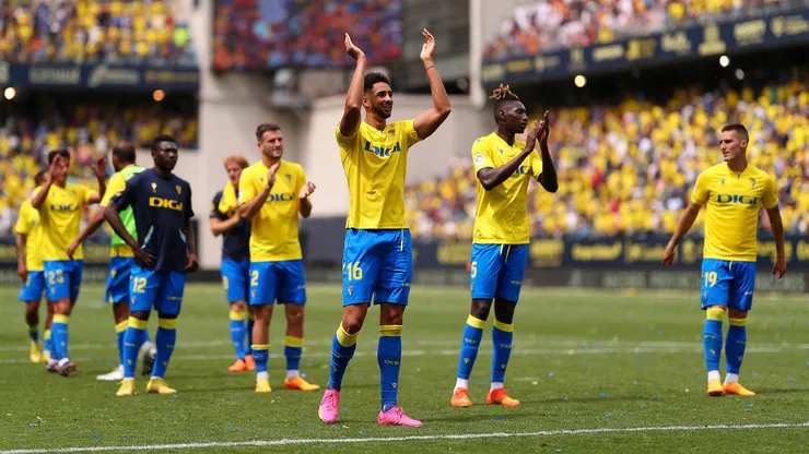 CADIZ, SPAIN - APRIL 30: Chris Ramos of Cadiz CF and teammates applaud the fans following the team's victory during the LaLiga Santander match between Cadiz CF and Valencia CF at Estadio Nuevo Mirandilla on April 30, 2023 in Cadiz, Spain. (Photo by Fran Santiago/Getty Images)