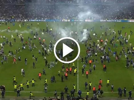 Insólito: Hinchas de Le Havre invaden el campo y festejan el ascenso a Ligue 1 antes de tiempo