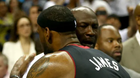 LeBron James y Michael Jordan en la NBA.