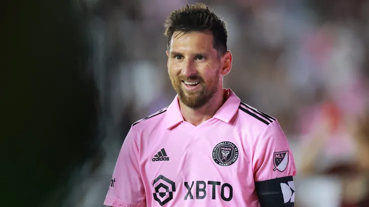 Es rival de un club argentino en la Libertadores y Messi posó con su camiseta