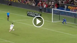 Romero inició la tanda de penales pero el campo de juego le jugó una mala pasada