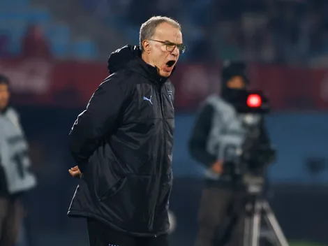 Con dos bajas obligadas: La formación de Bielsa para debut de Uruguay