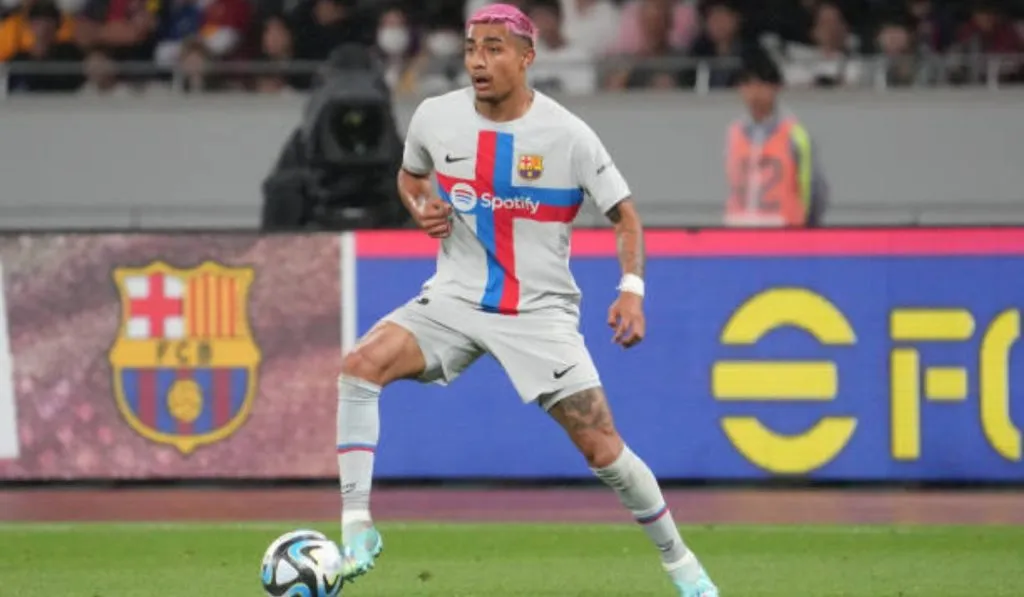 Julián Araujo: Getty Images