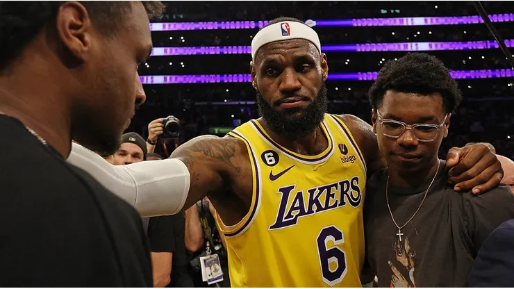 Bronny, LeBron y Bryce James.