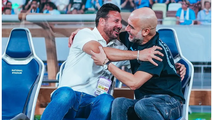 El tierno abrazo interminable de Claudio Pizarro y Pep Guardiola