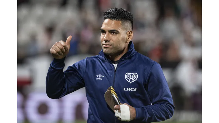 Rayo Vallecano v Elche CF - LaLiga Santander Radamel Falcao of Rayo Vallecano getting into the field during a match between Rayo Vallecano v Elche CF as part of LaLiga in Madrid, Spain, on October 3, 2022. Madrid Spain PUBLICATIONxNOTxINxFRA Copyright: xAlvaroxMedrandax originalFilename:medranda-rayovall221003_npF8c.jpg