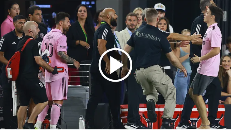 Martino detuvo a un invasor que iba a buscar a Messi y evitó el tenso momento