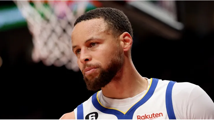 Stephen Curry con Warriors en la NBA 2023.
