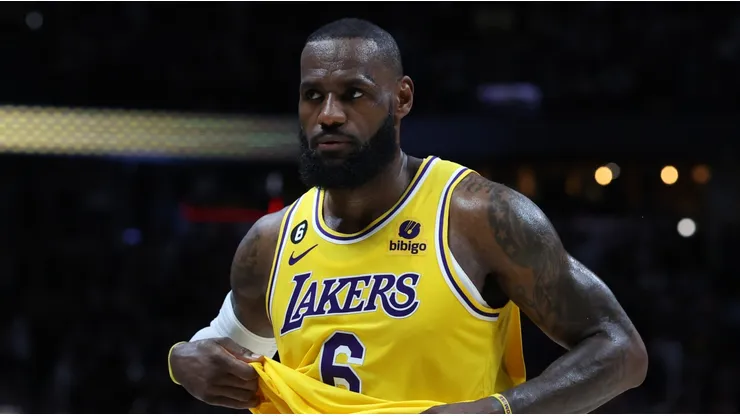 LeBron James con Lakers en la NBA 2023.