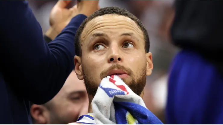 Stephen Curry con Golden State Warriors en la NBA 2023.