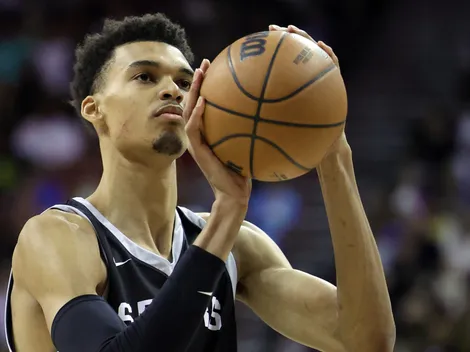 Victor Wembanyama practica el mítico tiro de una leyenda de los Lakers