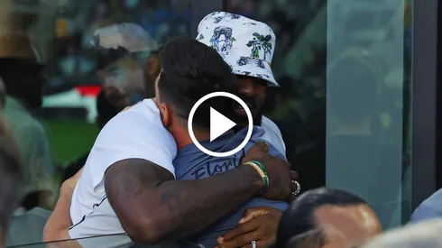 LeBron y Messi se fundieron en un abrazo.