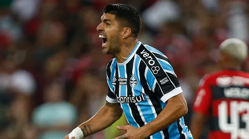 El delantero charrúa informó a Gremio del hostigamiento que sufrió junto con su familia en las últimas horas.