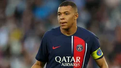 El cuadro francés bajó a último minuto a Mbappé y recalcó que está en venta en este mercado de pases.