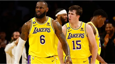 LeBron James y Austin Reaves