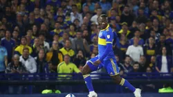 BUENOS AIRES, ARGENTINA - JUNE 6: Luis Advincula of Boca Juniors runs with the ball during a Copa CONMEBOL Libertadores 2023 group F match between Boca Juniors and Colo Colo at Estadio Alberto J. Armando on June 6, 2023 in Buenos Aires, Argentina. (Photo by Marcos Brindicci/Getty Images)