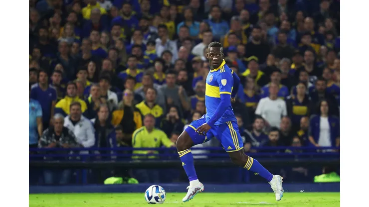 BUENOS AIRES, ARGENTINA - JUNE 6: Luis Advincula of Boca Juniors runs with the ball during a Copa CONMEBOL Libertadores 2023 group F match between Boca Juniors and Colo Colo at Estadio Alberto J. Armando on June 6, 2023 in Buenos Aires, Argentina. (Photo by Marcos Brindicci/Getty Images)