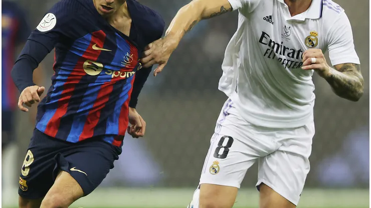 Leyenda del Real Madrid calienta el clásico de pretemporada (Photo by Yasser Bakhsh/Getty Images)