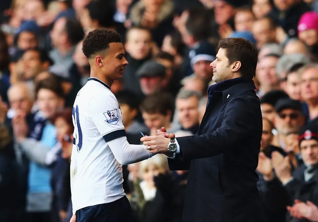 Dele Alli junto a Pochettino en Tottenham (Photo by Clive Rose/Getty Images)