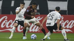 SAO PAULO, BRAZIL - JULY 11: Alex Valera (C) of Universitario fights for the ball against Rafael Ramos and Bruno Mendez (R) of Corinthians during the first leg of the round of 32 playoff match between Corinthians and Universitario at Neo Quimica Arena on July 11, 2023 in Sao Paulo, Brazil. (Photo by Miguel Schincariol/Getty Images)