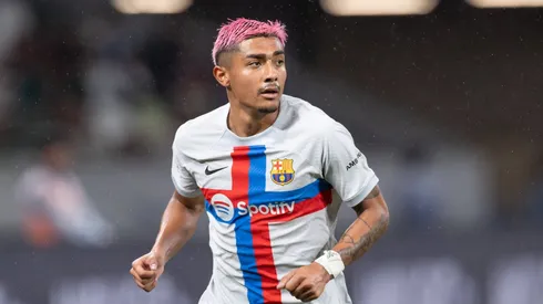 Julián Araujo se va de Barcelona tras solo jugar un partido.