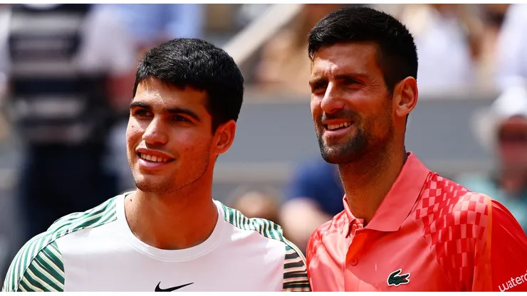 Carlos Alcaraz y Novak Djokovic juegan la final de Wimbledon 2023.