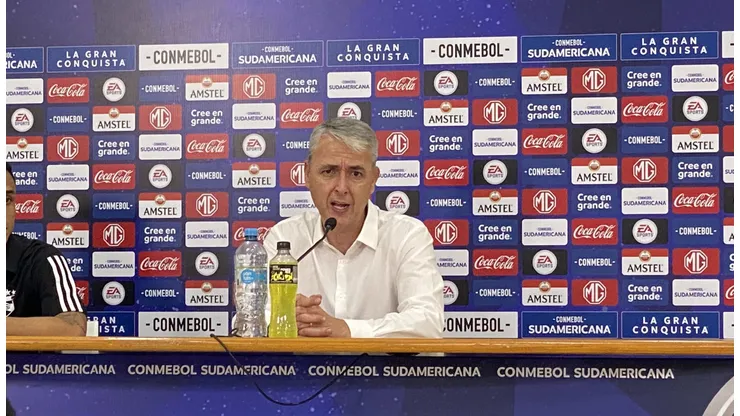 Tiago Nunes pegó la táctica extremadamente defensiva de Emelec