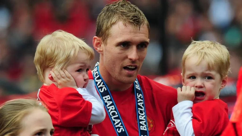 Darren Fletcher, en su etapa como jugador, y sus gemelos Jack y Tyler (IMAGO / Sportimage).