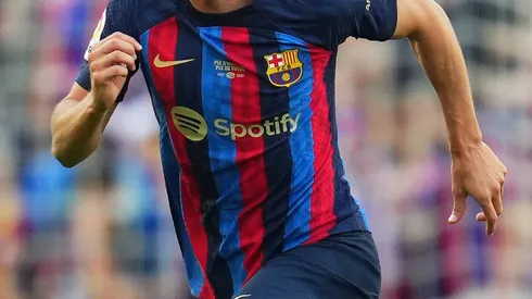 El lateral de 20 años llega a reforzar el puesto que dejará vacante Julián Araujo